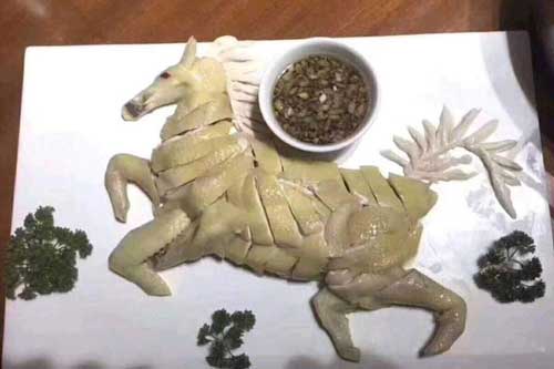 Ra mắt bố vợ, chàng trai chặt gà khiến cư dân mạng dọa "khéo bị đánh không trượt phát nào"