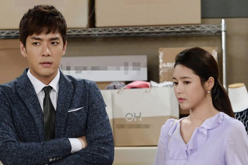 Khi bố mẹ vợ lên tiếng nhờ chu cấp tiền, chồng tôi liền đứng bật dậy nói một câu làm cả nhà "chết lặng"