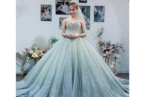 Vân Hugo khoe ảnh mặc váy cưới được dàn sao Việt khen nức nở