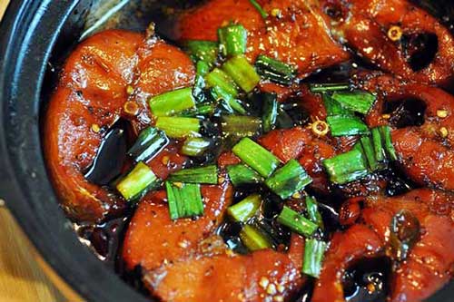 Kho cá lóc chỉ cần bỏ thêm thứ này cá béo ngậy, hết tanh, mềm tan trong miệng ai cũng mê