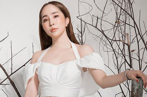 Giảm 3 kg, 'Cá sấu chúa' Quỳnh Nga đẹp thanh thoát đầm trắng tinh khôi