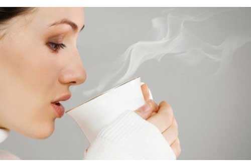Một cốc nước nóng “trị” 10 bệnh dễ mắc, không phải ai cũng biết