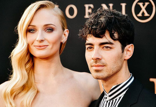 Sao “Game of Thrones” lộ bụng bầu sau tin mang thai