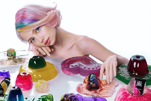 Dân mạng ‘bấn loạn’ với vẻ đẹp đầy ‘ma mị’ của hot girl Nga