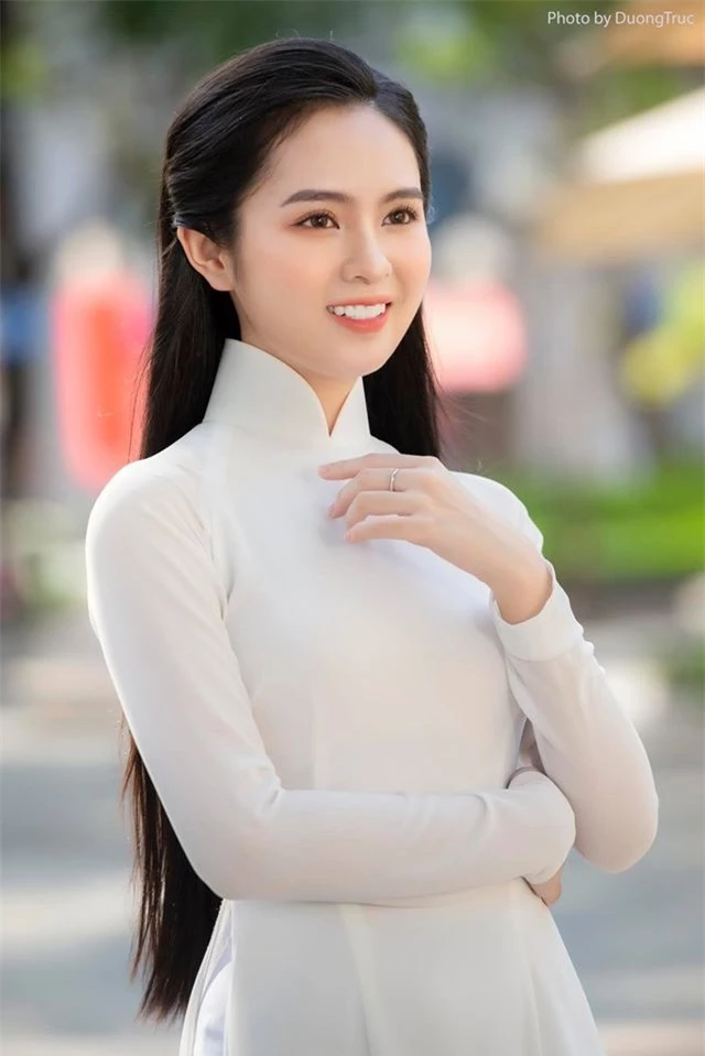 Nữ sinh có tên lạ Trịnh Thị Ái Phi đẹp tinh khôi với áo dài trắng - ảnh 1