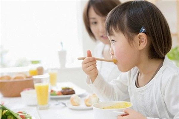 Thói quen giúp trẻ ăn ngon miệng