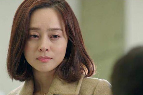 Ngày đám cưới chị gái, tôi bế cháu rời đi trong nước mắt 