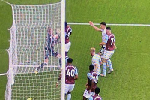 Premier League trở lại với scandal sai sót chưa từng có của goal-line