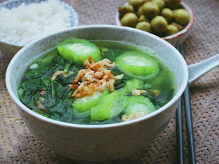 Mồng tơi là loại "rau vua" của mùa hè nhưng 5 nhóm người này dù thèm cũng đừng ăn