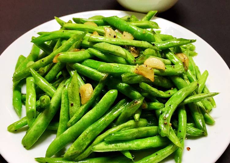 Thực phẩm đại kỵ nấu tái, mất chất dinh dưỡng gây ngộ độc cho bé