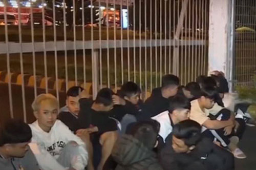 Đắk Lắk: Hai nhóm thanh thiếu niên vác hung khí đi hỗn chiến bị ngăn chặn kịp thời