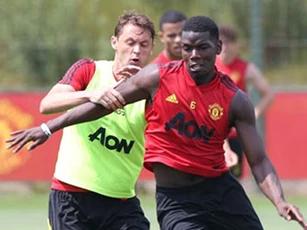 HLV Solskjaer cảnh báo Pogba