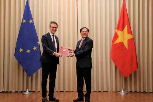 Việt Nam phối hợp với EU sớm đưa Hiệp định EVFTA có hiệu lực