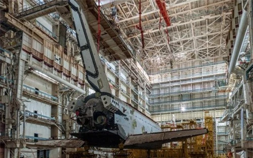 Bên trong nhà máy chế tạo tàu không gian bị Nga bỏ hoang - 3