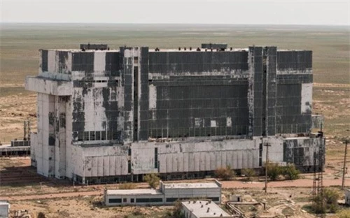 Bên trong nhà máy chế tạo tàu không gian bị Nga bỏ hoang - 6