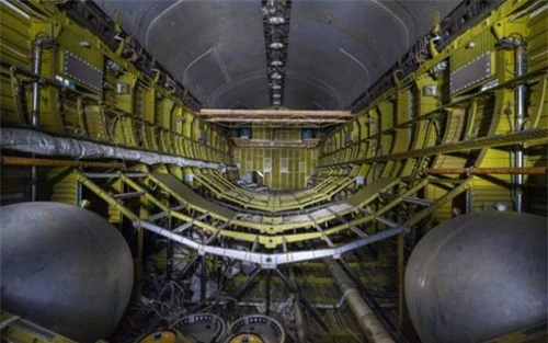 Bên trong nhà máy chế tạo tàu không gian bị Nga bỏ hoang - 9