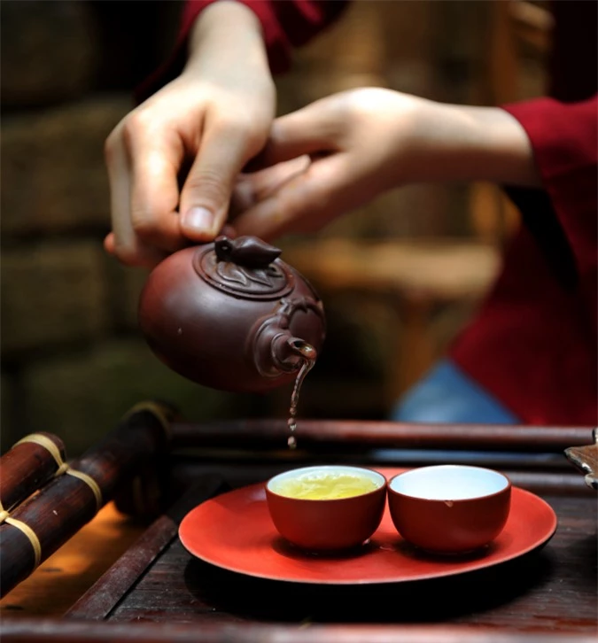 Trà sen trở thành một tinh thần đặc trưng của văn hóa trà Việt Nam, mang trong đó nhiều triết lý, lịch sự và lòng kính trọng.