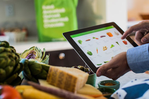 Hậu COVID-19, người dùng Việt chuộng mua thực phẩm online