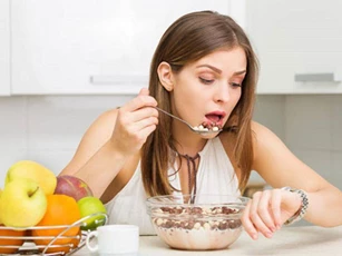 4 thói quen xấu khiến mọi nỗ lực giảm cân "đổ sông đổ bể"
