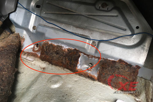 Cẩn trọng với tình trạng điều hòa ôtô chảy ướt sũng sàn xe trong ngày nóng