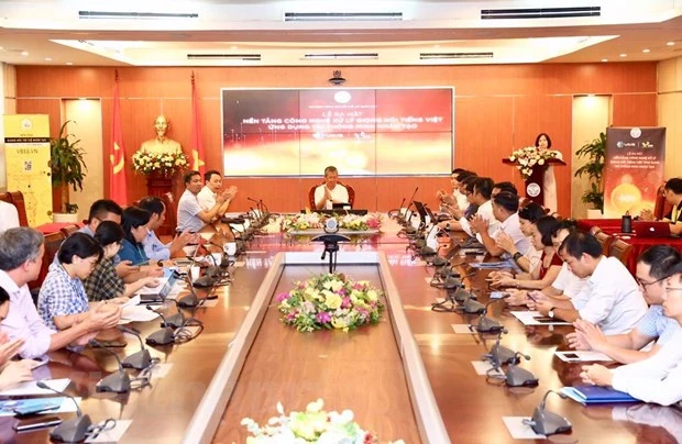 Thứ trưởng Bộ TT&TT phát biểu tại lễ ra mắt. Thứ trưởng Bộ TT&TT phát biểu tại lễ ra mắt.