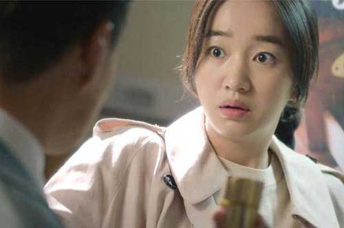 Phát hiện bí mật "động trời" của chồng khi đến thăm bạn thân ốm