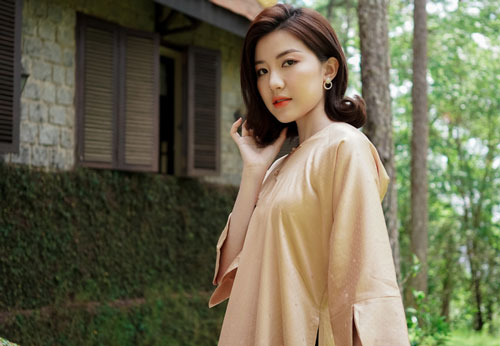 'Trà tiểu tam' Lương Thanh đổi phong cách đằm thắm ở tuổi 24