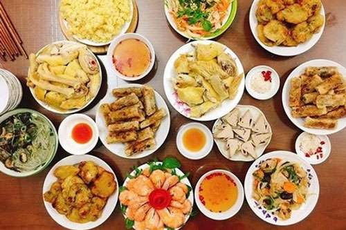 Bố mẹ vợ lên chơi chồng đưa đúng 50 nghìn đi chợ, ai ngờ tới lúc nhìn mâm cơm cô nấu mà anh tái mặt vì xấu hổ