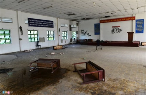 Cảnh u ám trong trường 20 tỷ bỏ hoang ở Sài Gòn - 16