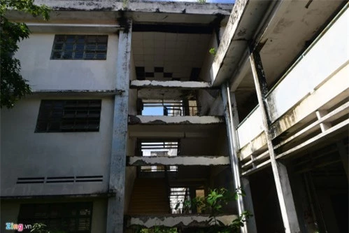 Cảnh u ám trong trường 20 tỷ bỏ hoang ở Sài Gòn - 5