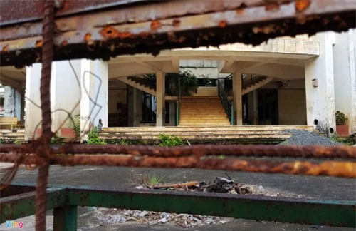 Cảnh u ám trong trường 20 tỷ bỏ hoang ở Sài Gòn - 9