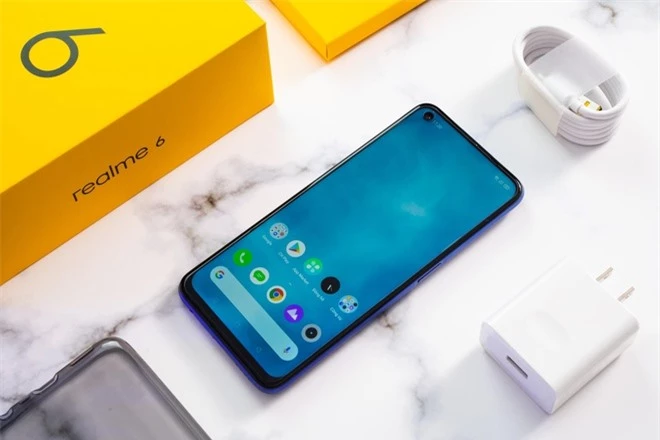 Realme 6 là smartphone tầm trung được trang bị sạc nhanh VOOC 4.0.