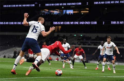 Mourinho cho rằng Tottenham không đáng phải bị thổi phạt đền sau tình huống va chạm của Dier và Pogba