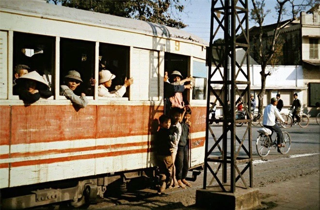 Tau dien Ha Noi - ky uc vang bong mot thoi-Hinh-4