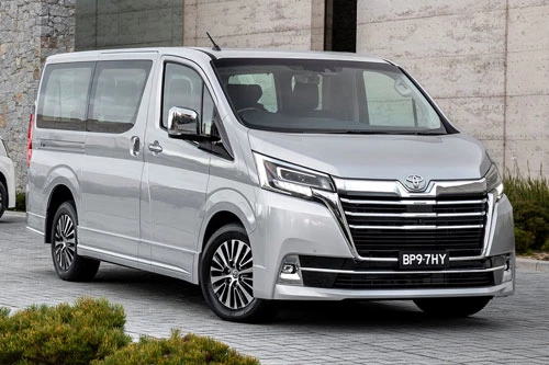 Toyota Granvia 2020.