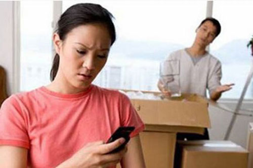 Vợ có nên theo dõi và đọc trộm tin nhắn của chồng?