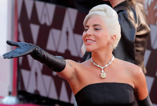 Lady Gaga lộ mặt mộc, fan khen ngợi hết lời