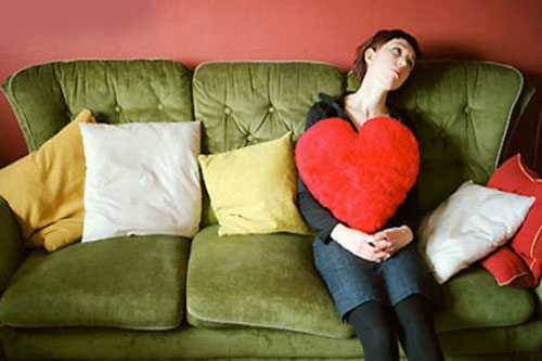 Cô đồng nghiệp và chồng tôi quá mức thân thiết