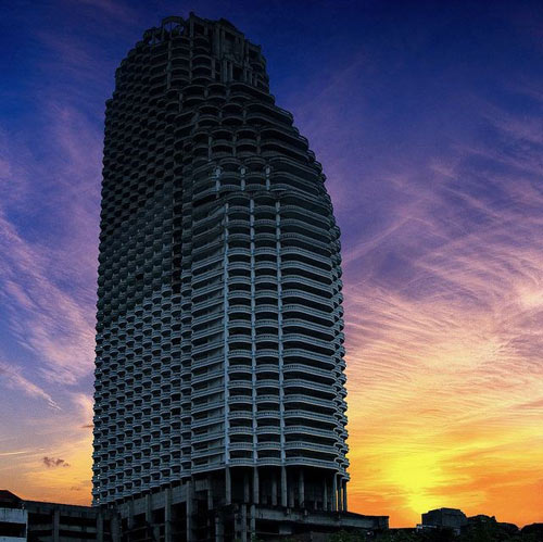 Những tòa tháp bị bỏ hoang rùng rợn nhất trên thế giới