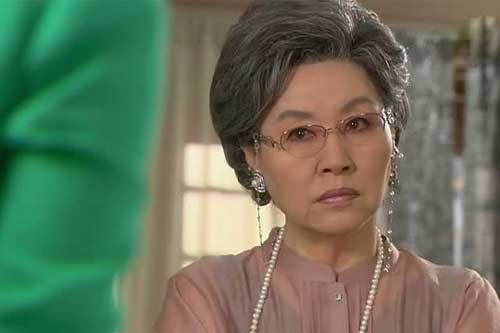 Yêu 8 năm, mẹ bạn gái vẫn không cho cưới vì chê lương 10 triệu 1 tháng không đủ sống