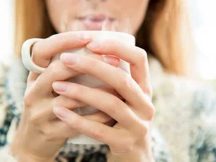 Uống 1 ly nước nóng vào 2 thời điểm này trong ngày: Đào thải độc tố, giảm cân và nhiều lợi ích khác
