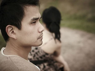 Bạn gái luôn muốn tôi cùng rửa bát với cô ấy