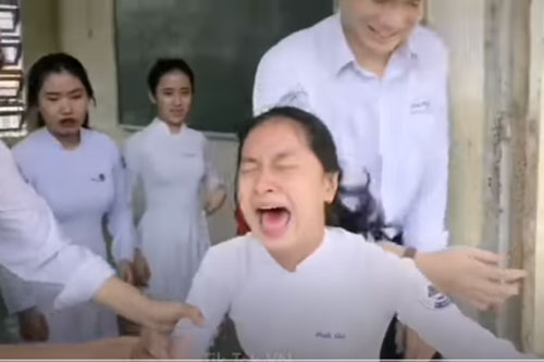 CLIP: Những trào lưu hot và khoảnh khắc "lầy lội" của học sinh Việt Nam trên mạng xã hội TikTok