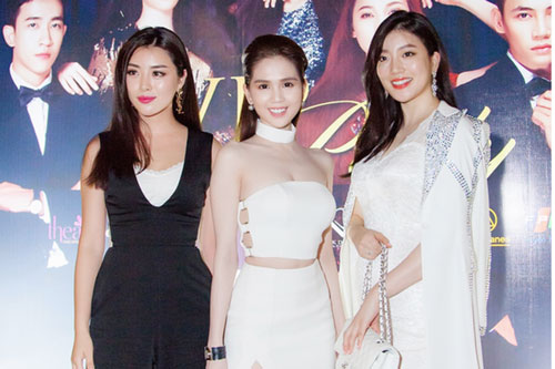 Không ít lần đụng độ toàn ngôi sao quốc tế, Ngọc Trinh cũng chẳng hề tỏ ra lép vế về nhan sắc