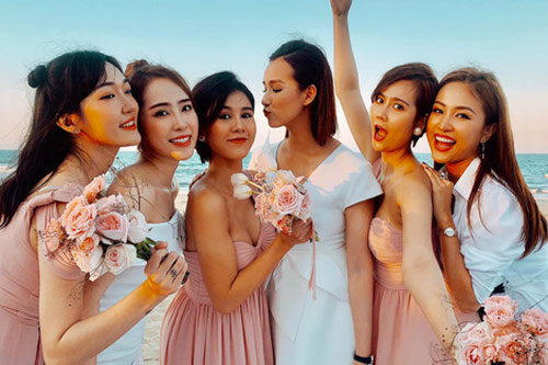Huyền Lizzie, Vũ Thu Hoài làm phù dâu trong đám cưới Phanh Lee
