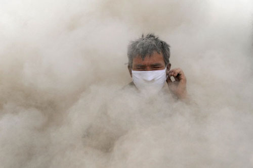 Điều gì xảy ra với những hạt bụi mà chúng ta hít thở phải trong không khí hàng ngày?