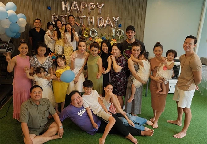Trước đó, Subeo đã được bố Cường Đô La và mẹ kế Đàm Thu Trang tổ chức cho một bữa tiệc cùng bạn bè vào 19/6.