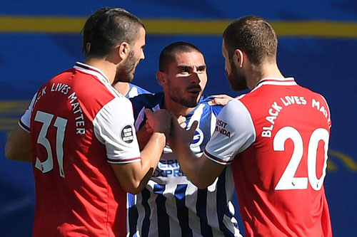 'Kẻ hạ sát' Arsenal chê đối thủ thiếu khiêm tốn, gửi lời xin lỗi Leno