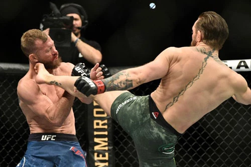 Pha hạ knock-out đẹp mắt của Conor McGregor.