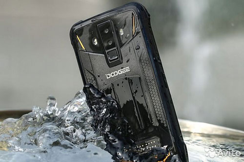 Trên tay smartphone ‘nồi đồng cống đá’, pin 5.050 mAh, RAM 4 GB, giá rẻ bất ngờ